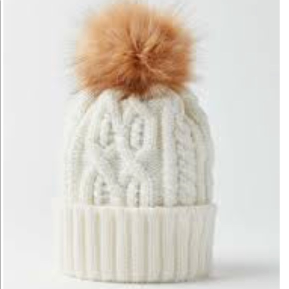 Urban Outfitters Accessories - NWOT Urban Outfitters cable knit beanie hat
